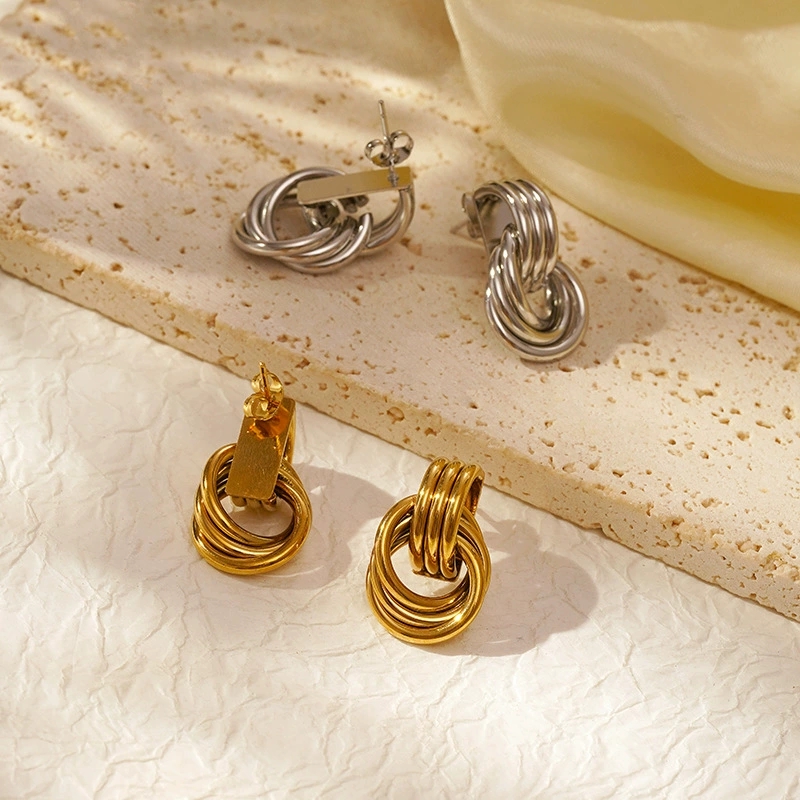 Chic Bespoke Multiple-Level Hanging Pendant Ear Pieces Showcasing Radiant Ring Motifs