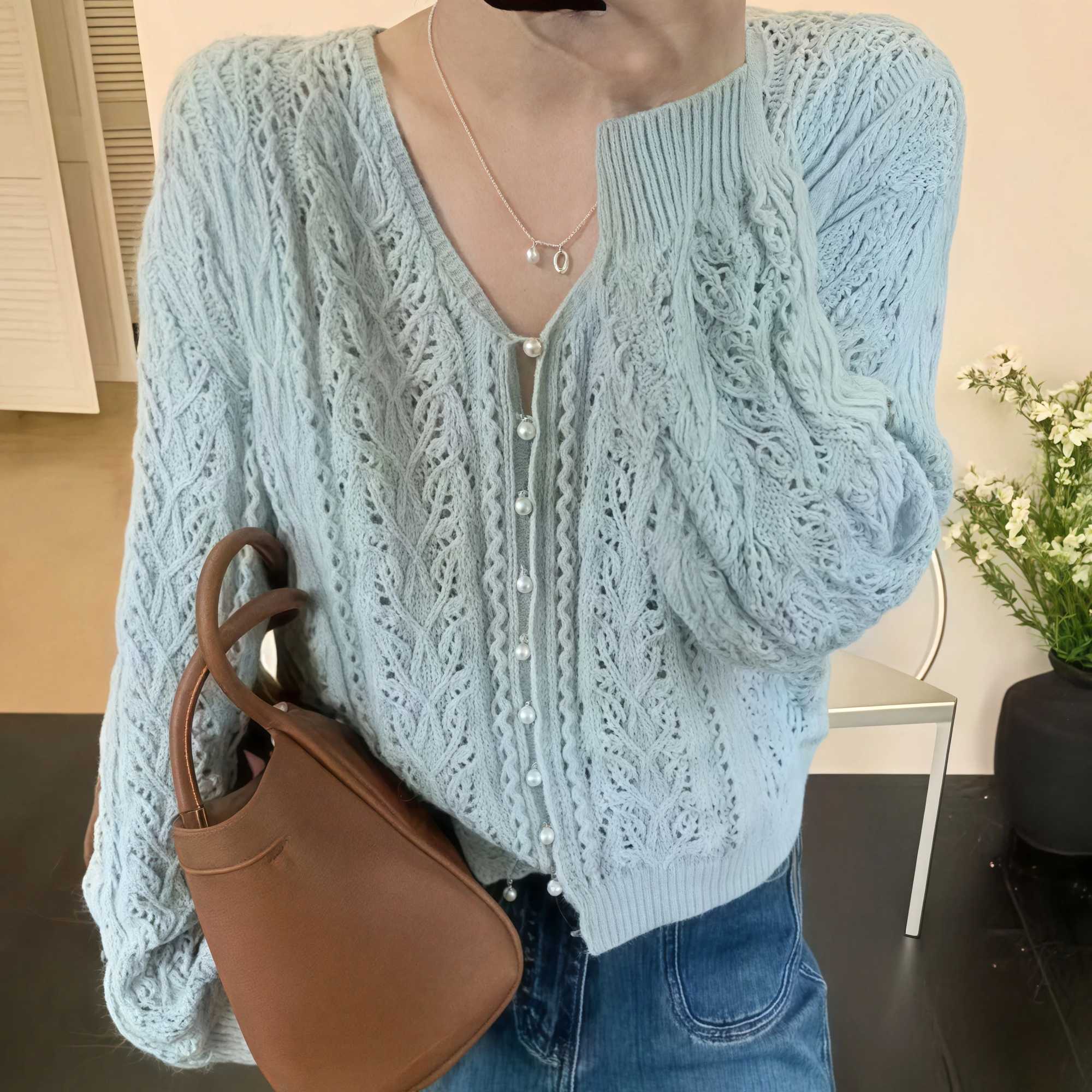 Xiaoxiangfeng Gentle Y2K Hollow Knitted Cardigan T-shirt for Womens Spring and Autumn Casual Loose Air Conditioning Shirt Top M260306