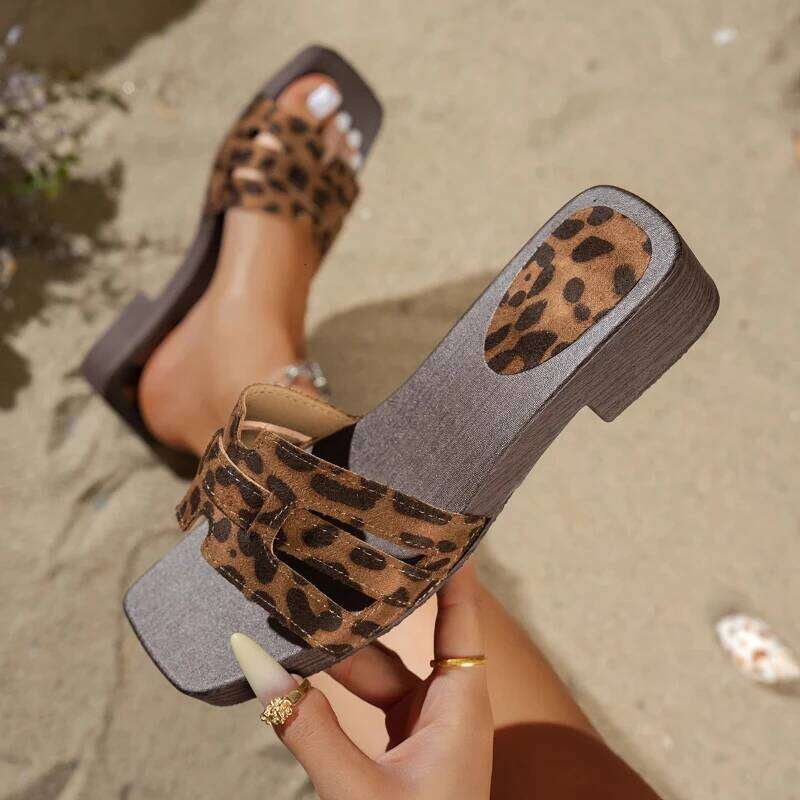2026 Fashion Sandals New Square Head Slippers Lightweight Comfortable Anti-slip Designer Shoes Women Summer Slides