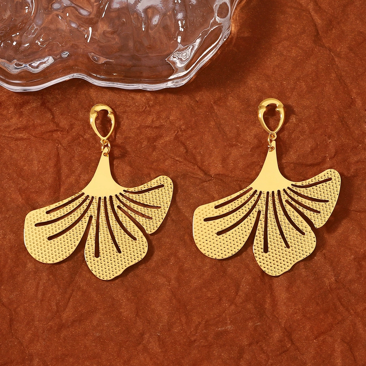 Personalizable Stylish Leaf-Themed Dangle Earrings for a Sophisticated Look
