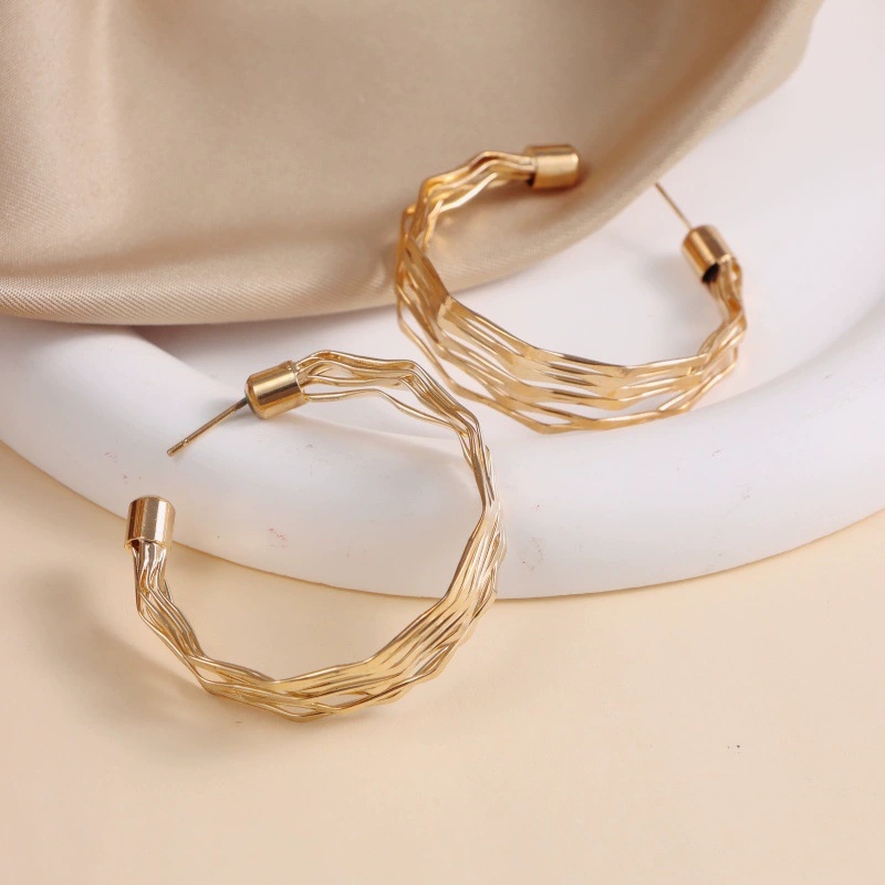 Elegant Round-Shaped Studs: Versatile Jewelry Pieces That Enhance Your Look