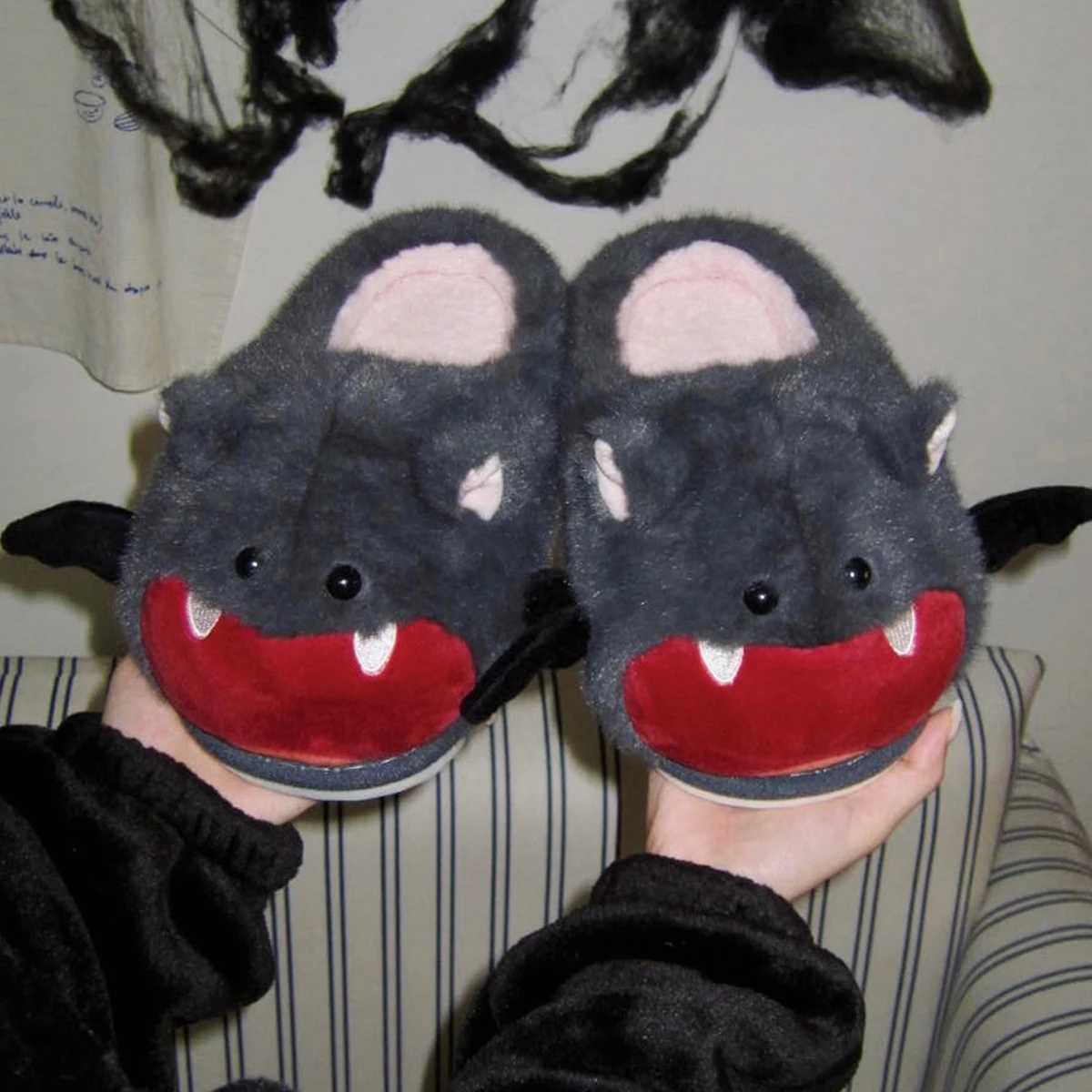 Cute-Spooky Bat Halloween Fleece Slippers for UnisexFunny Warm Winter Mens SlippersNon Slip Flat Sole Home Womens Slippers S260305