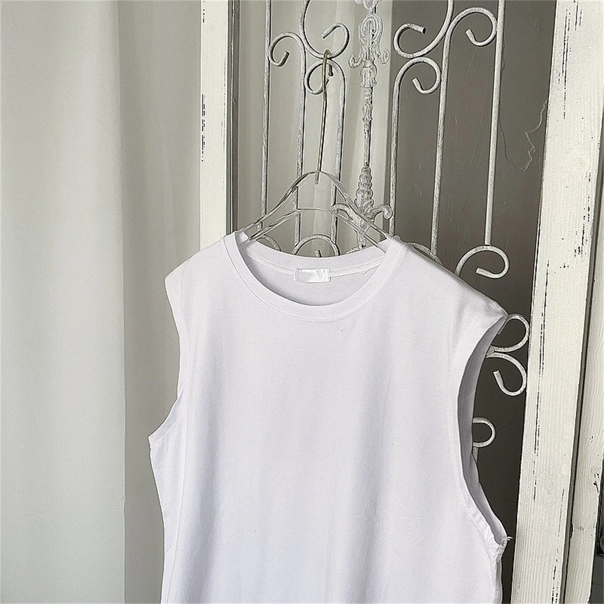 Mens solid color casual sleeveless tank top round neck moisture absorbent sweat drying tank top suitable for summer sports 260306