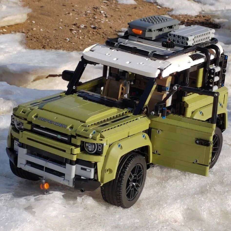 2573PCS 1:8 Technical Defender Off Road Car Building Blocks Assemble Bricks SUV Vehicle Toys Gift For Children Kids Z260305