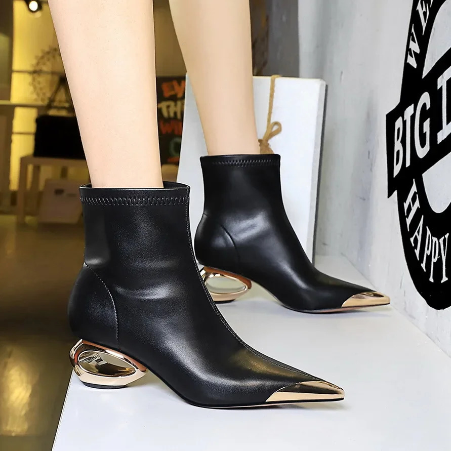 Metal Hollow Heel Iron Head Metal Pointed Toes Modern Short Boots for Women Winter Street Style Low Heel Boots Female 260303