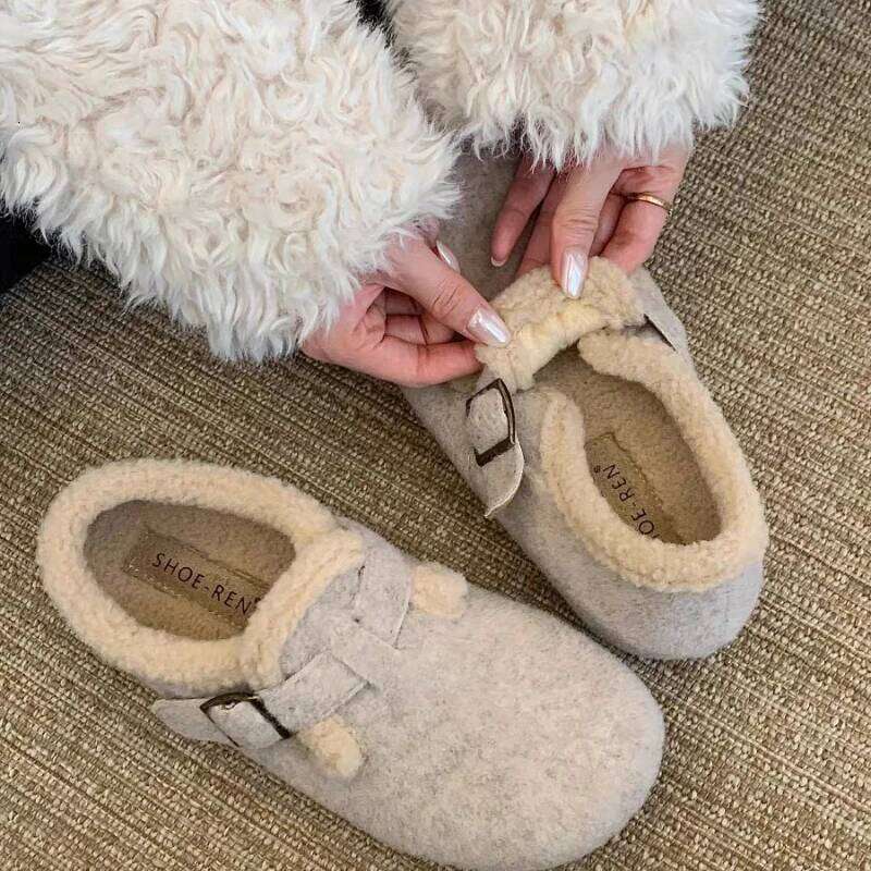 2025 Winter New Women's Fashion Retro Flat Soft Bottom Anti slip Wear resistant Casual Shoes