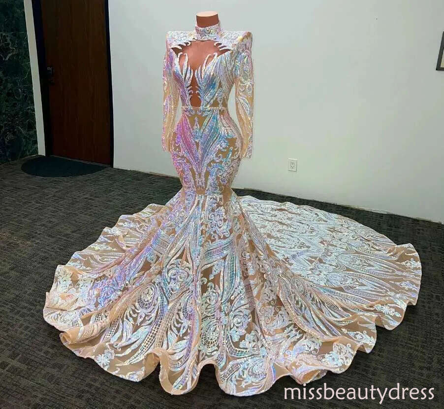 Stunning Backless Mermaid Prom Dresses Beaded Plunging Neck Long Sleeves Lace Evening Gowns Sweep Train Plus Size Sequined Formal Wear