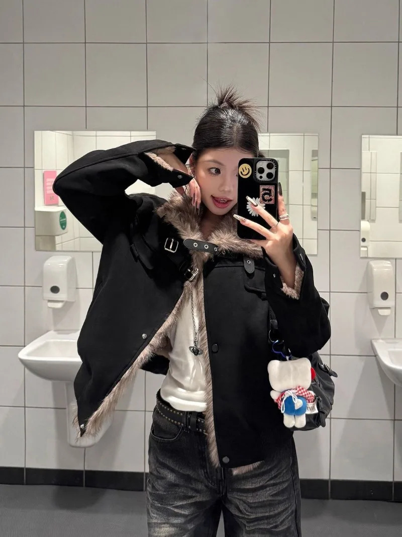 American Leisure Motorcycle Suit Slim Plus Velvet Short Coat Female Fur Collar Splicing Stand Loose Trend Jacket 260228