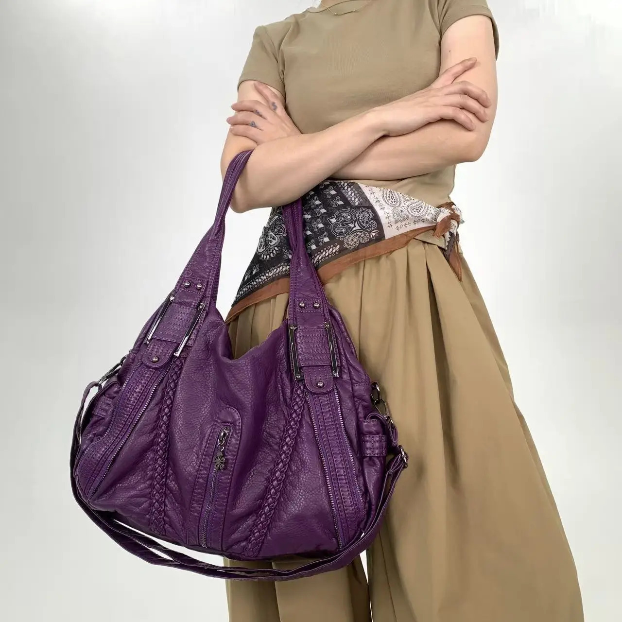 Ladies street Y2K personalized punk vintage tote bag with large capacity and multiple pockets vintage crossbody handbag 260306