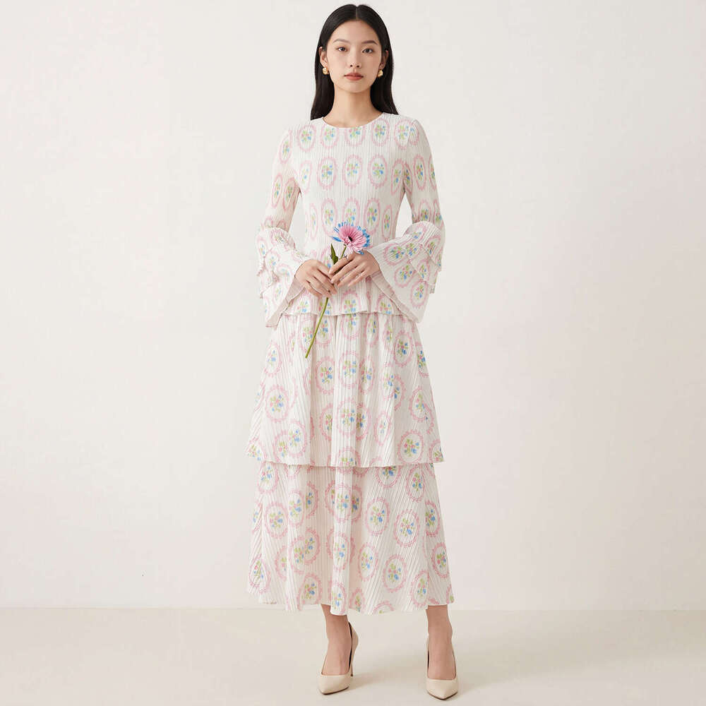 Miyake-style Designer pleated cake skirt, new geometric print bell-sleeve dress, loose-fitting, slimming, elegant, suitable for commuting, long dress