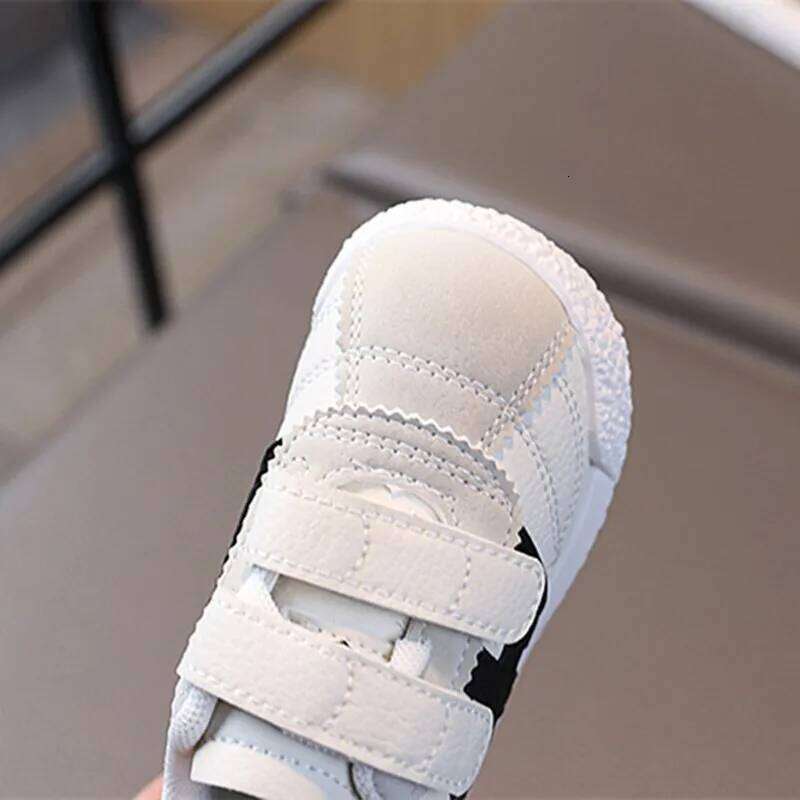 2026 New Spring Children Leather Toddler Kids Sport Shoes Outdoor Tennis Soft Sole Fashion Girls Boys Sneakers EU21-30 26Y0304