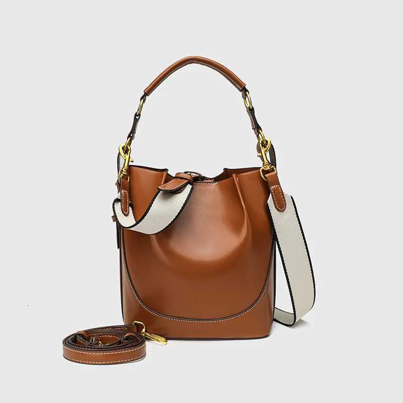 2026 Womens Large Capacity Bucket Bag with Wide Shoulder Strap Single Shoulder Handbag Drawstring Handheld Crossbody Bag H260306
