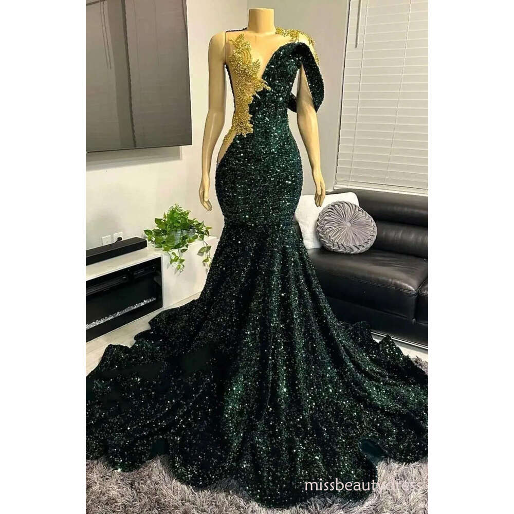 2026 Emerld Green Sequins Mermaid Dresses Sheer Mesh TopGold Lace Appliques Beaded Ruffles Sweep Train Formal Prom Dress Party Gowns BC18835