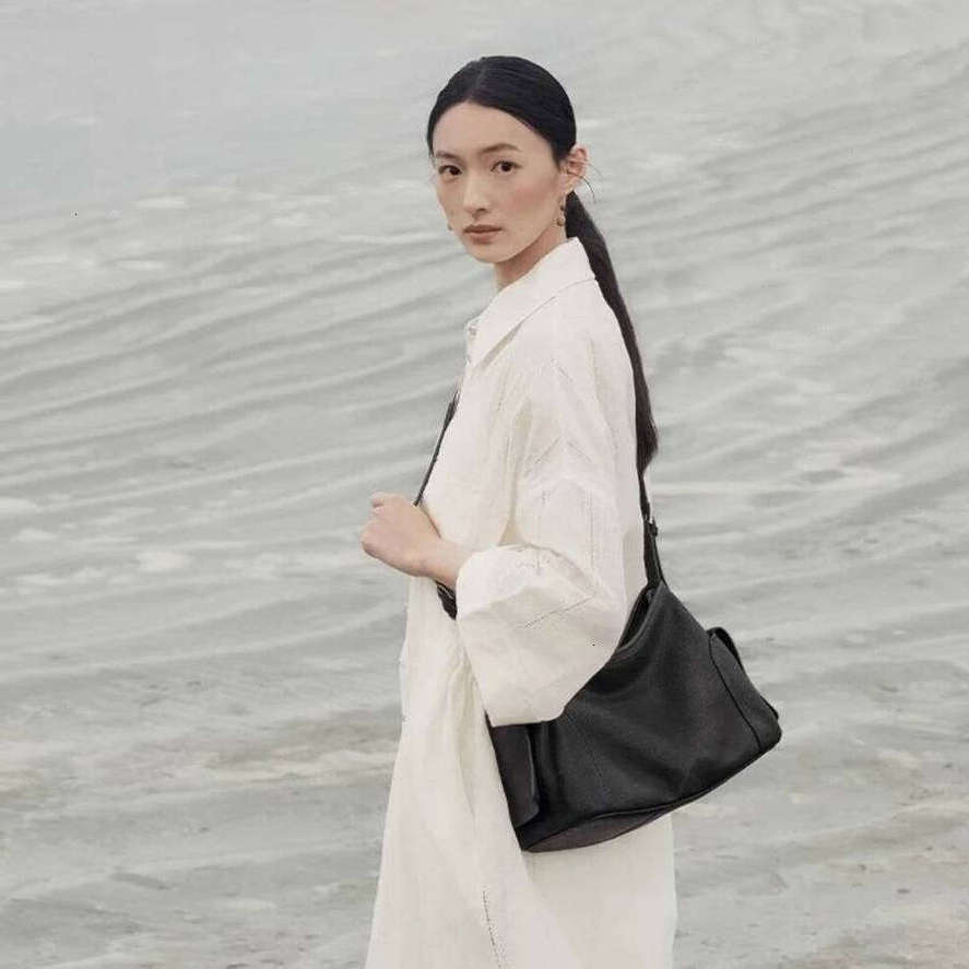 OLOEY Vegetable-Tanned Calfskin Hobo Large Capacity Crossbody Commuter Bag For Women Practical Bag