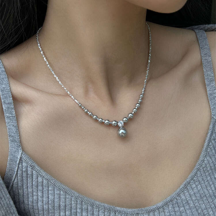 Gradient size pearl necklace, niche design, high-end feel, collarbone chain, cool and elegant for commuting, vintage everyday choker