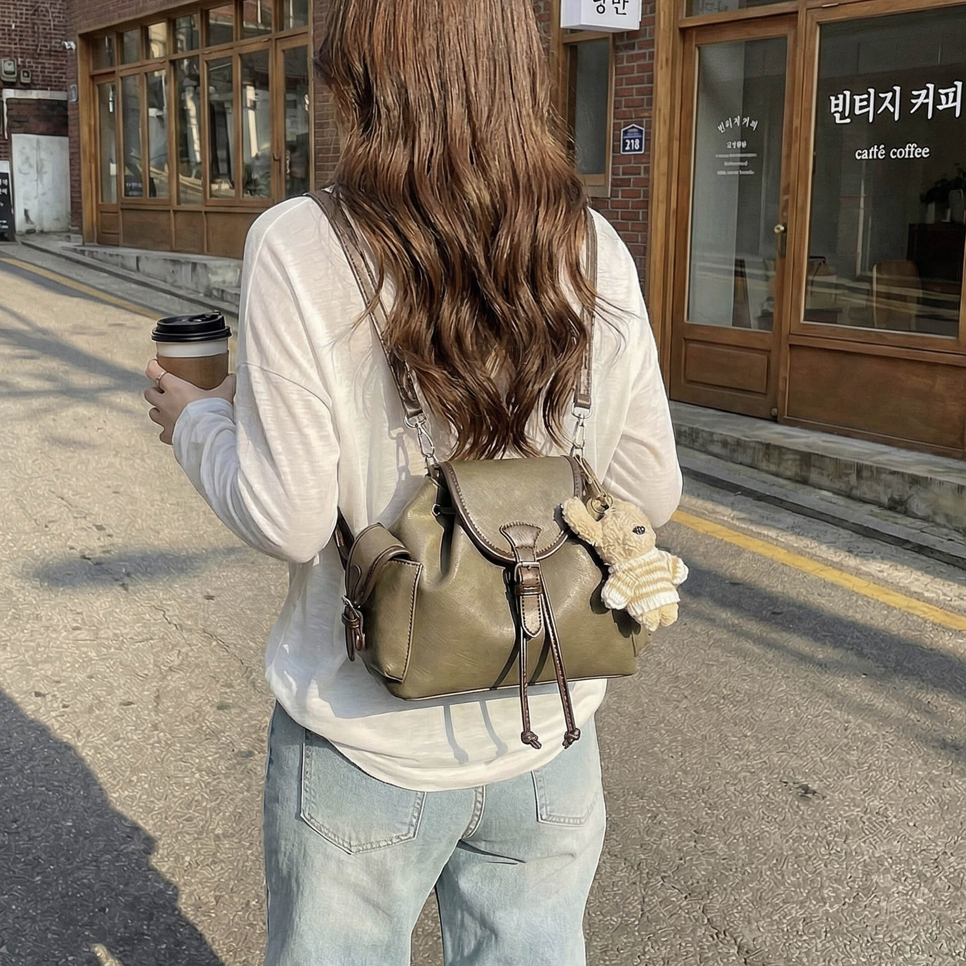 High end retro women's backpack new multifunctional shoulder bag large capacity commuting fashionable crossbody bag luxury handbag designer bag