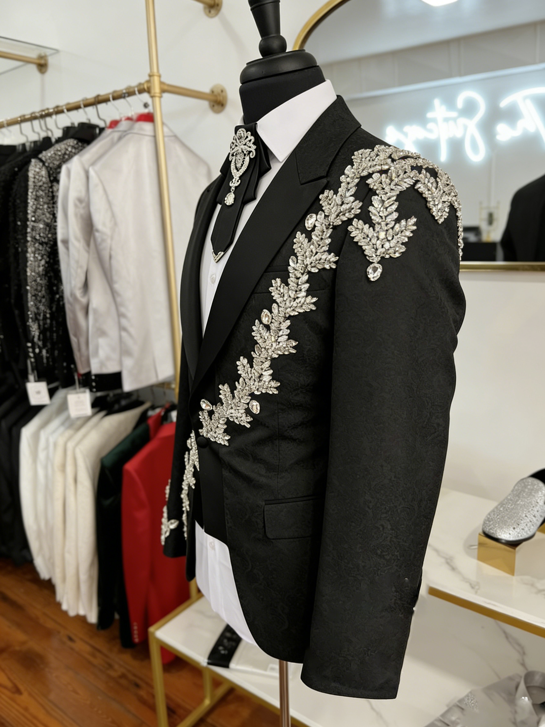 Handsome Men Suits 2 Pieces Crystal Beaded Peaked Lapel Blazer Tailor-Made Jacquard Jacket One Button Groom Customized Coat Pant Plus Size