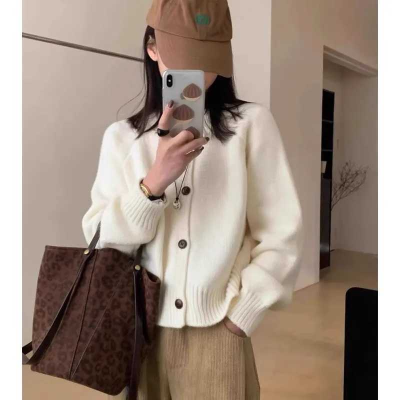 Elegant round-neck 100 pure cashmere knitted cardigan for women autumn and winter sweater with wool base coat M260306
