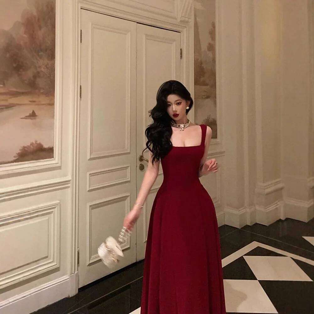 Elegant French Style Hepburn Red Dress Summer New Waist Cinching Slimming Pleated A- Line Long Skirt Knee-Length Sleeveless