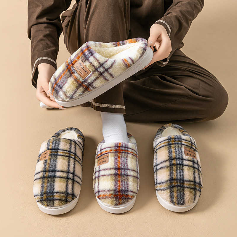 Winter 2025 new model indoor home use thick-soled non-slip warm plush maternity shoes plaid cotton slippers for women in autumn S260305