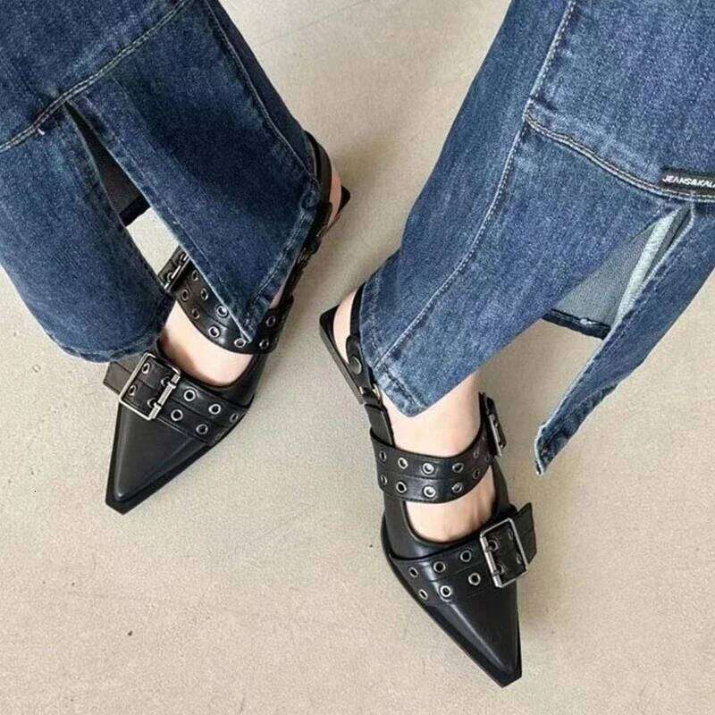 Women's New French Style Pointed Toe Mary Jane Retro Medium Thick Heel for Women with Skirts and Small Leather Shoes