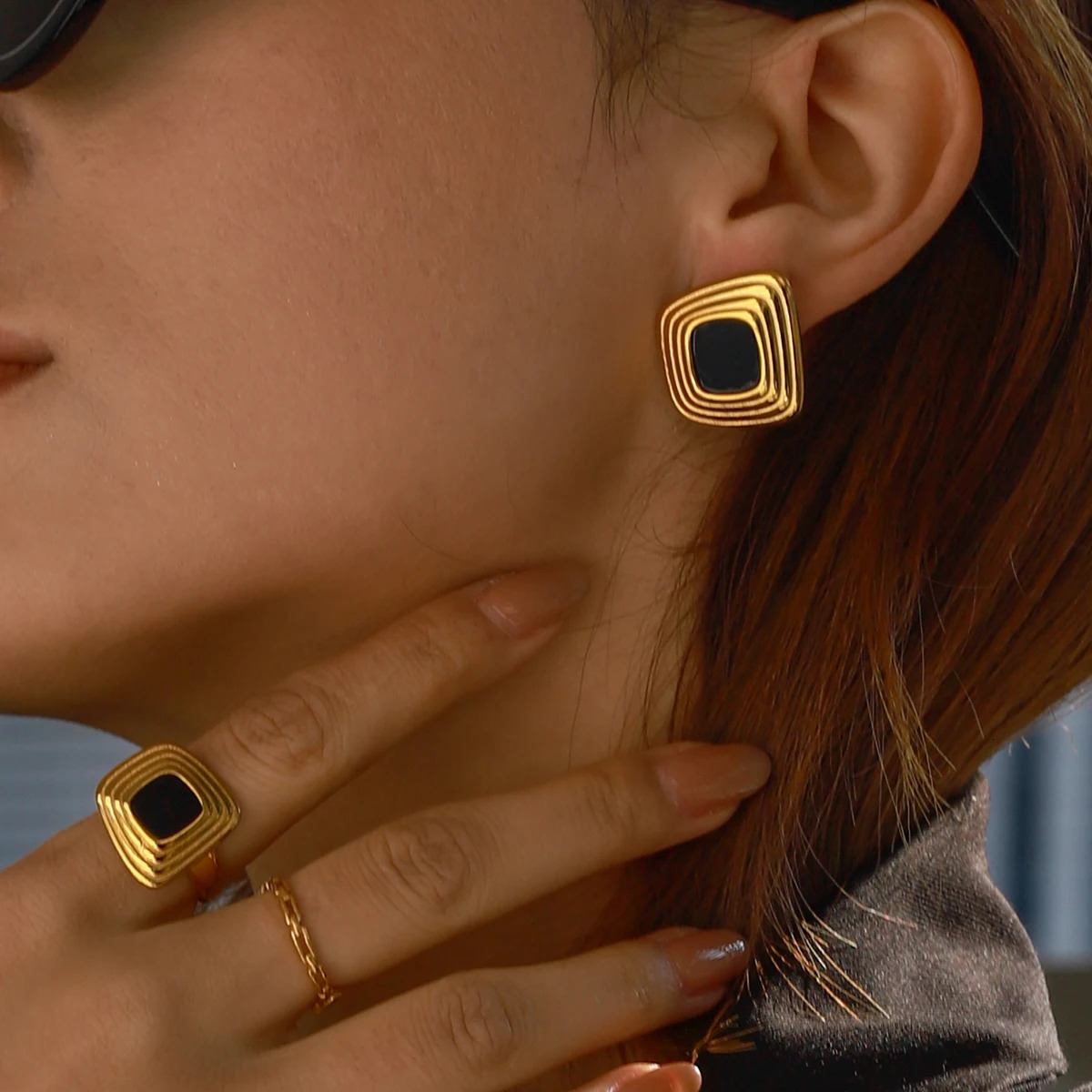 Uworld Retro Geometric Ribbed Irregular Ear Studs 18K Gold Color Plated Stainless Steel Square Black Shell Earrings Acce 260303