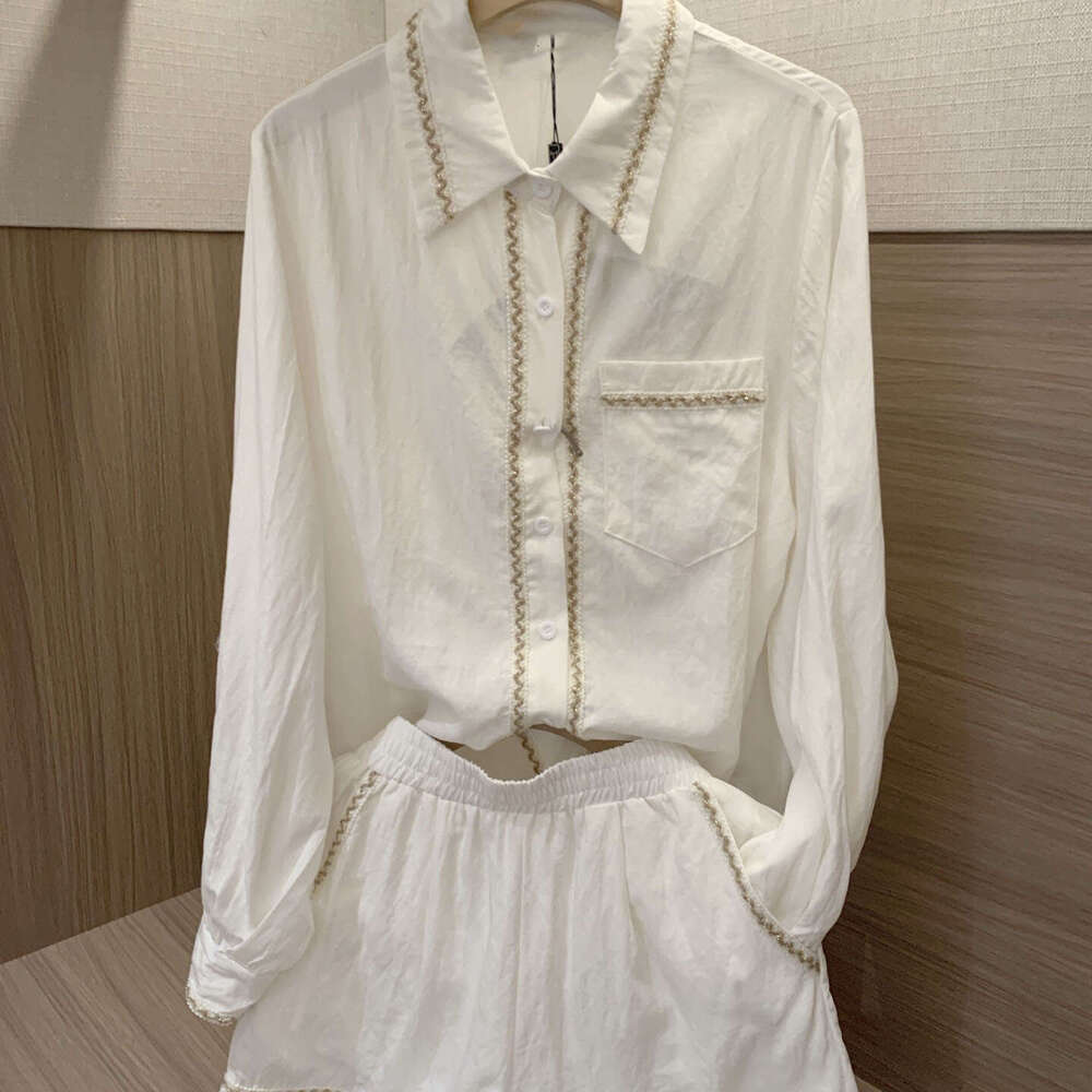 New suit with Lafia embroidery A4 logo, exquisite wavy border, retro style white long sleeved shorts