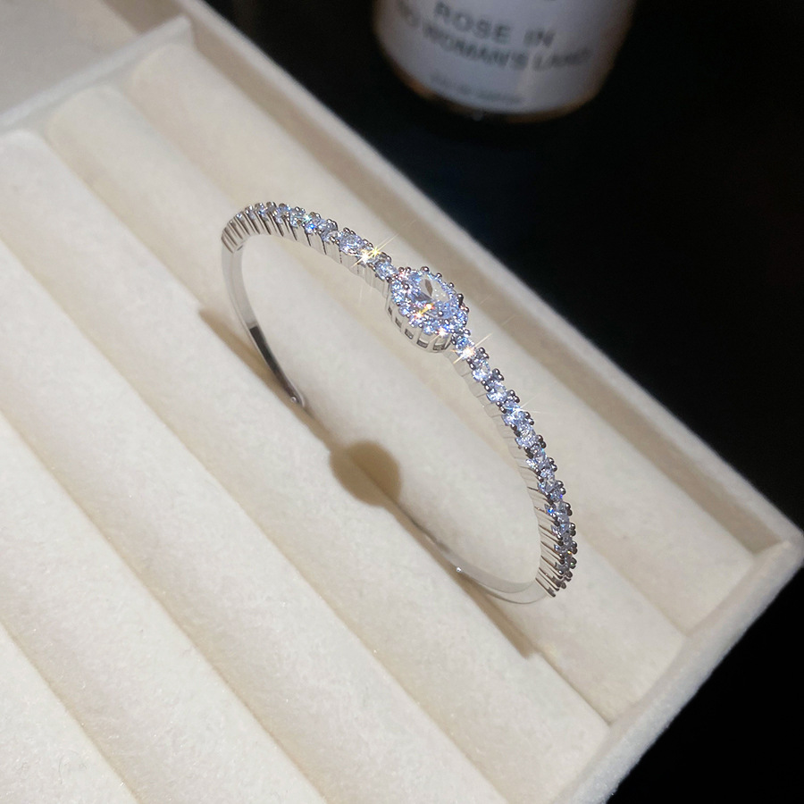 French-style exquisite simple zircon geometric round bracelet, light luxury high-end feel, fashionable and versatile niche jewelry for women