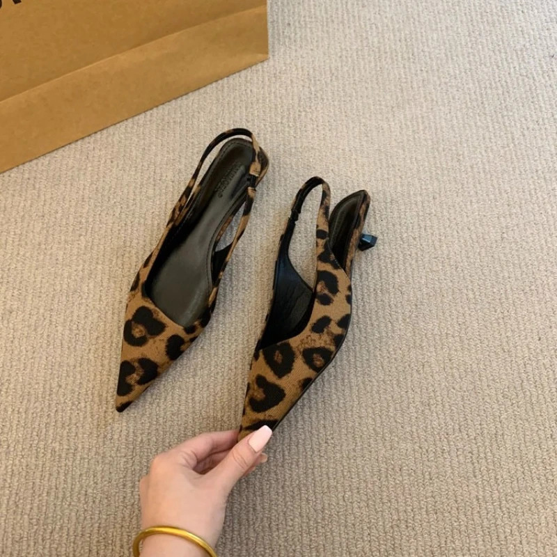 2026 Cover Toe Low Heel Women Sandals Fashion Leopard Singbacks Mules Shoes Female Elegant Party Dress Sandalias 260303