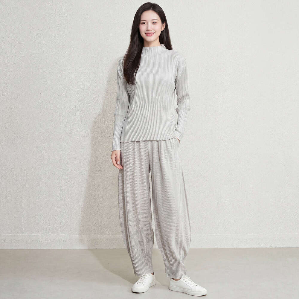 Designer Miyake-style pleated jogger for women, new spring and autumn collection, half-high collar long-sleeve top, versatile harem pants two-piece se