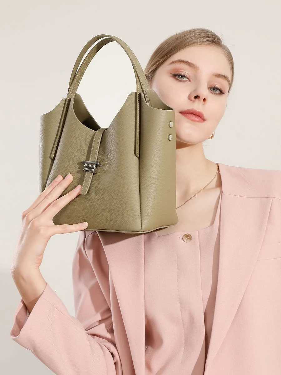 2025 Genuine Leather Womens Bag Daily Commuter Handbag Design Cow Leather Shoulder Bag Fashion Chime Bag Handbag H260306