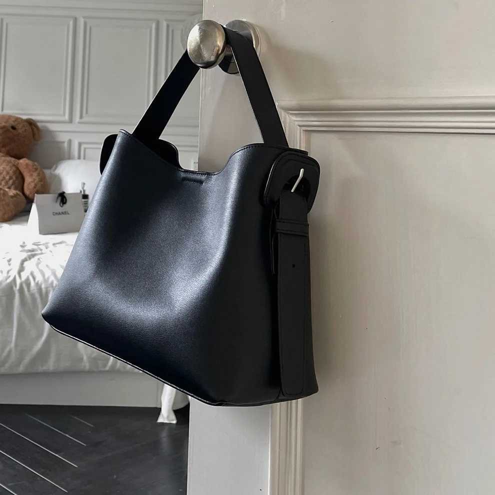 Genuine leather Tote bag 2025 new large capacity one-shoulder crossbody bag cowhide fashion commuter womens handbag H260306