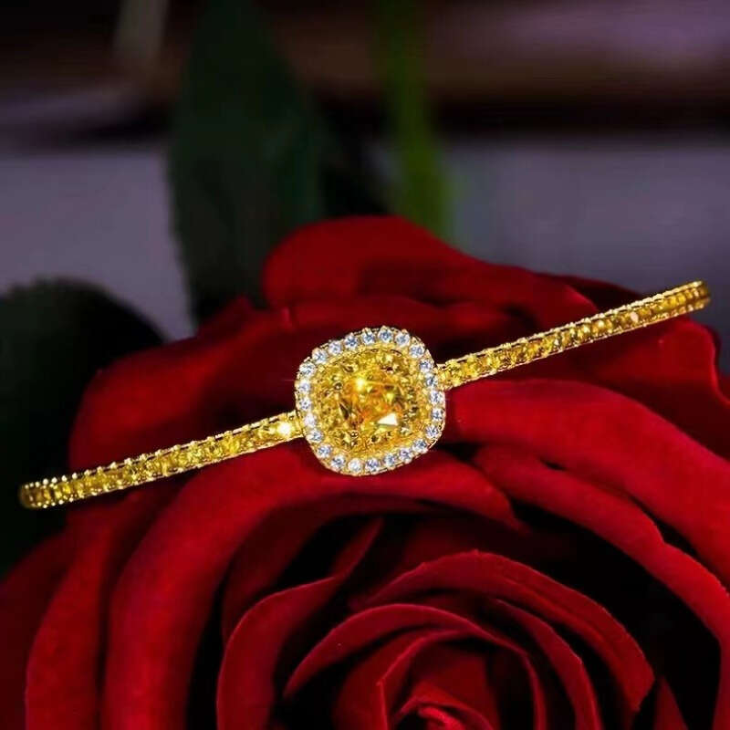 Luxury Sparkling Citrine Bracelet for Women Cute Square Sugar Design Shiny Crystal Light Luxury Fashion Jewelry