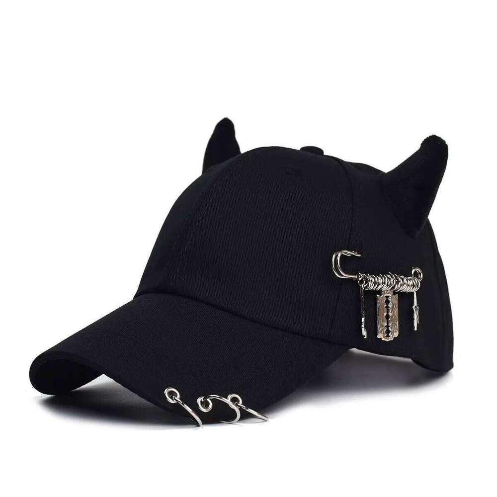 New Unisex Lron Ring Cow Horn Personality Baseball Caps Spring Autumn Outdoor Adjustable Casual Hats Sunscreen Hat Y260304