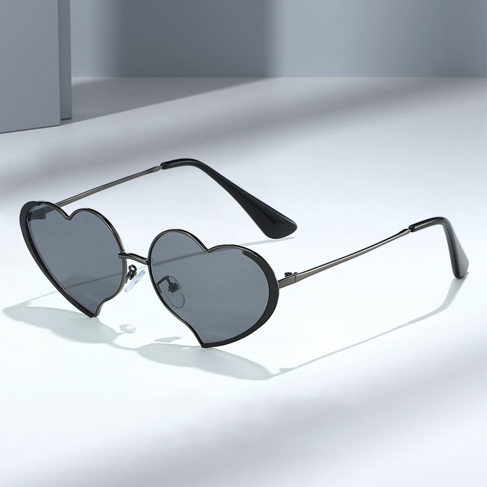 25 new European American metal frame heart-shaped sunglasses, unique and fashionable quirky sunglasses street photography, UV protection for trendy gi