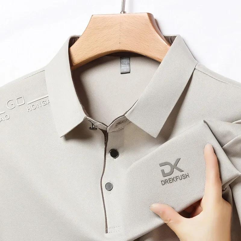 Mens Business Casual Short Sleeved Shirt with Badge Solid Color Polo Shirt Fashionable Breathable Comfortable Versatile Top 260304