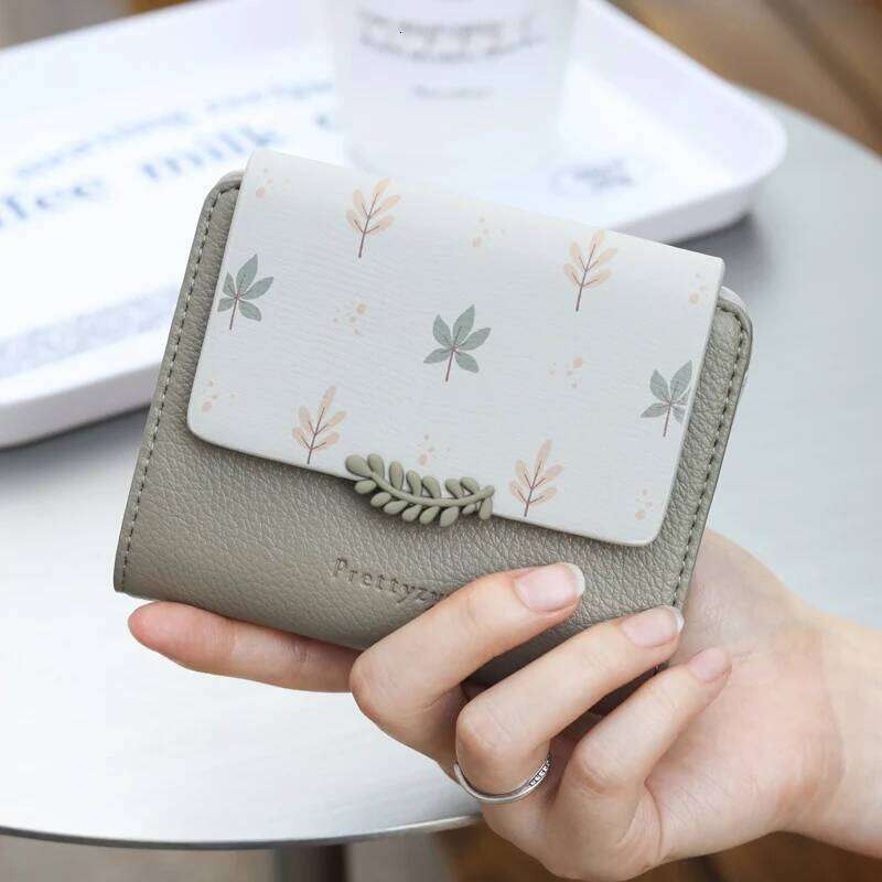 Maple Leaf Print Women Small Wallet Zipper Coin Purse Ladies Short Wallets Female Mini Square Money Bag PU Leather Card Holders C260304