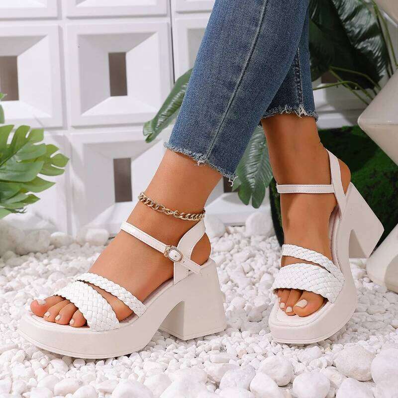 2026 Summer New Women's Fashionable Comfortable Thick Bottom with One Line Buckle Design and Simple Open Toe Sandals