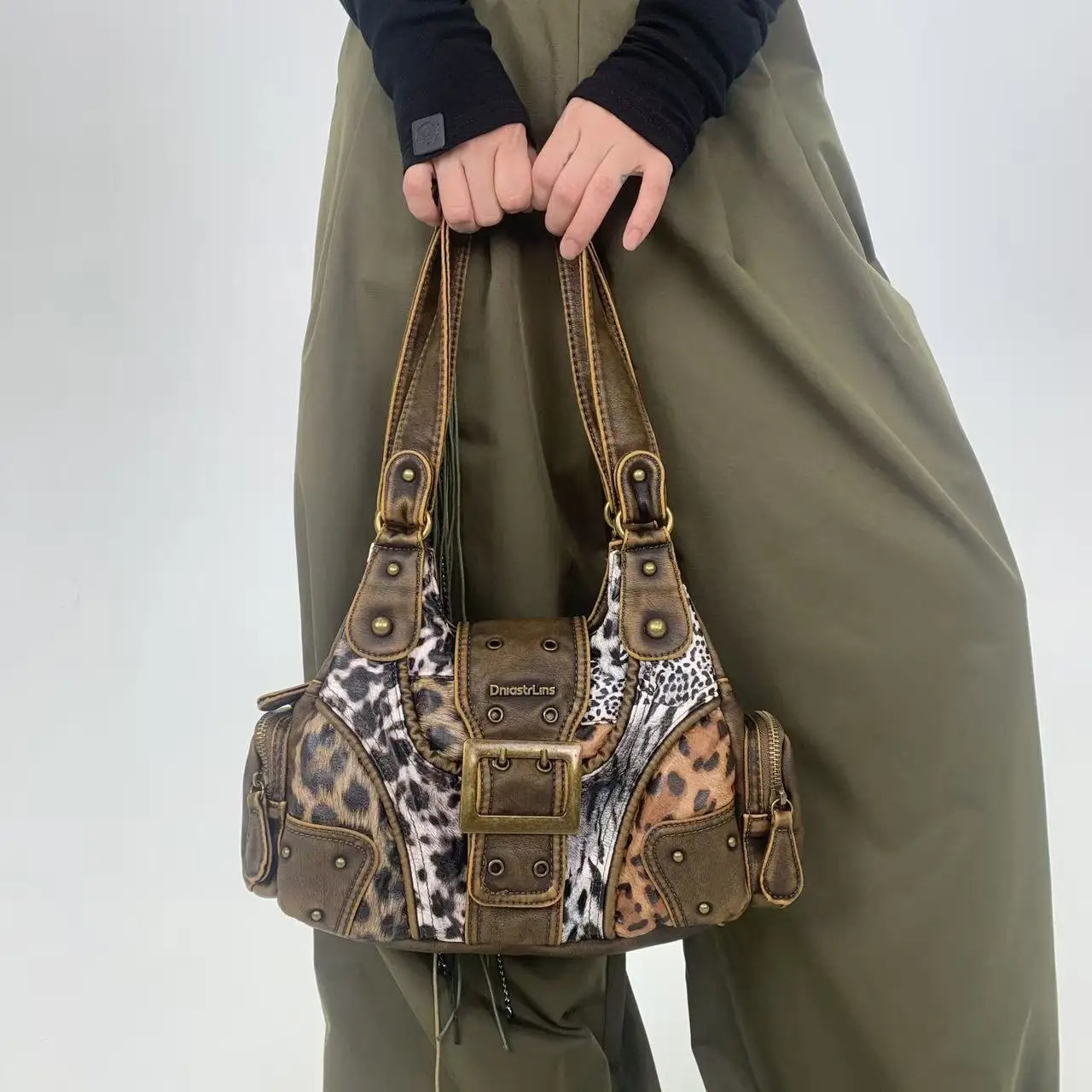 Ladies Fashion Street Y2K Millennium Spicy Girl Leopard Pattern Tote Bag Multi Pocket Retro Personalized Shoulder Bag 260303