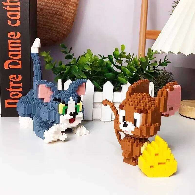 Funny Tom And Jerry Micro Building Blocks Cheese Cat and Mouse Assembly 3D Model Anime Mini Brick Figure Toy For Christmas Gift Z260305