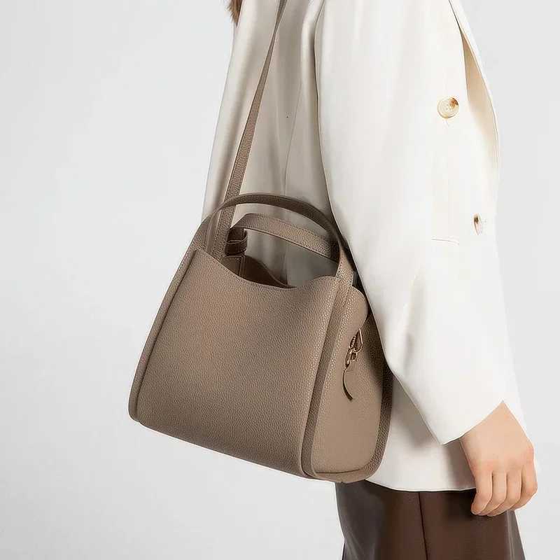 Women Cow Genuine Leather Shoulder Bag Female Fashion Cowhide Designer Handbags Lady Commuting Large Capacity Bucket Bags H260306
