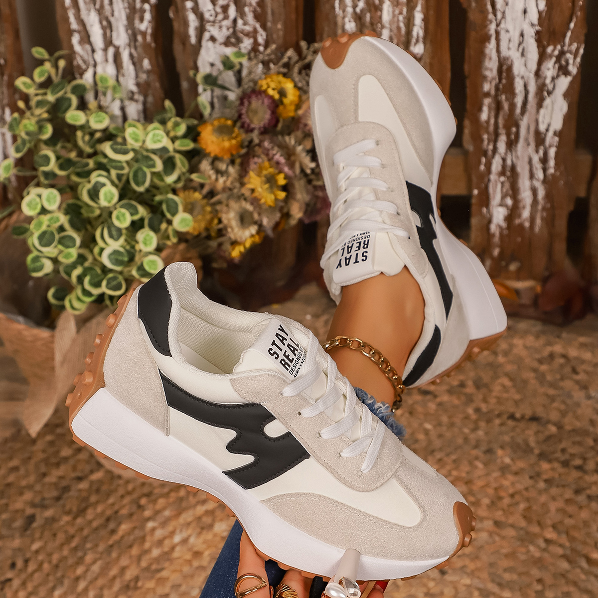 Designer Women Sneakers Thick Bottom Casual Fashionable Sport Shoes Women Lightweight Running Shoes Comfortable Sneakers Women 2026 new women's t