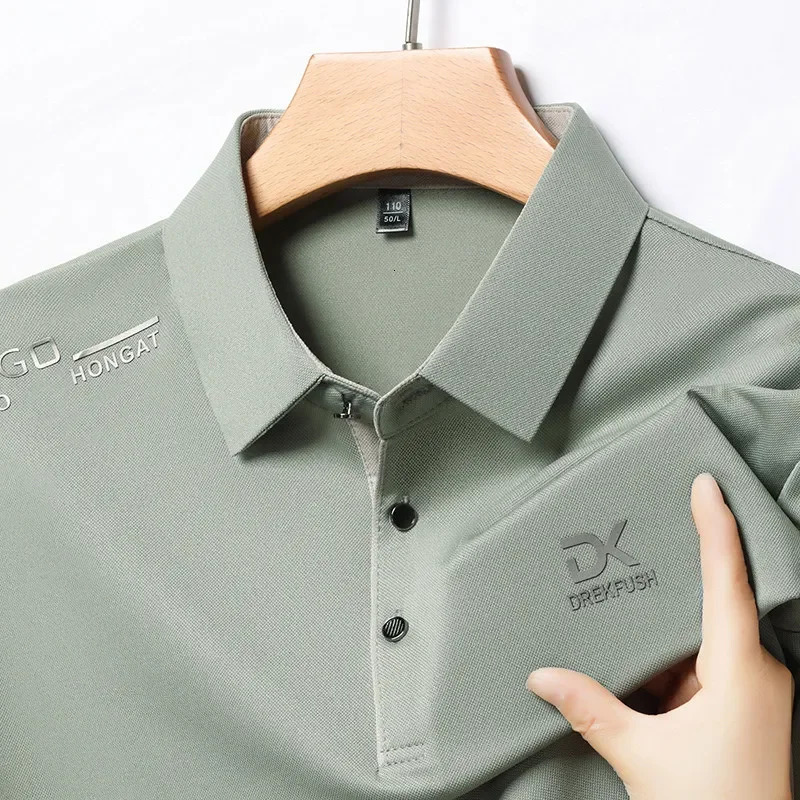 Mens Business Casual Short Sleeved Shirt with Badge Solid Color Polo Shirt Fashionable Breathable Comfortable Versatile Top 260304