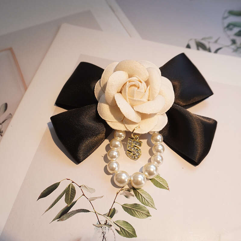 2025 New Camellia Bowknot Fashion Versatile Bow Tie Flower Pearl Brooch