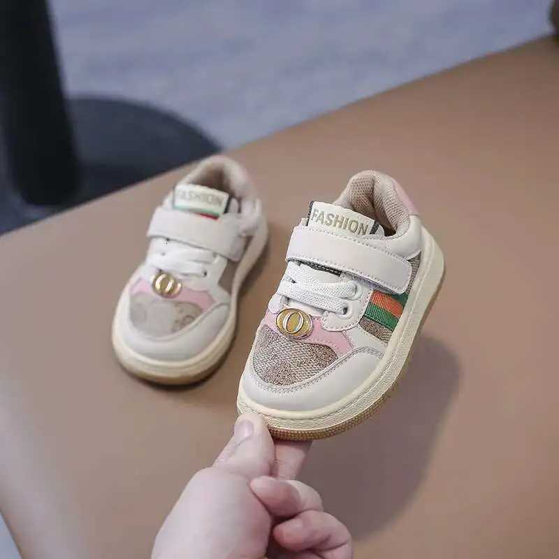 These kids' fashion casual sneakers are non-slip, breathable, and soft, making them versatile walking and outdoor shoes for both boys and girls.T