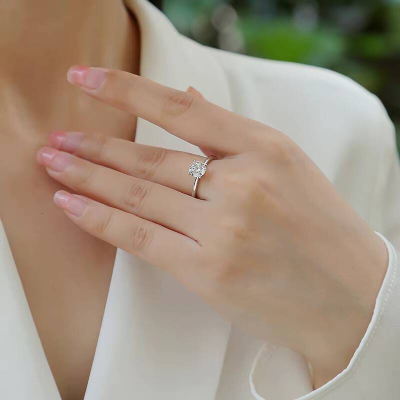 Moissanite S925 Silver 1ct Four Prong Design Brilliant Stone Elegant Fine Jewelry Engagement Style Statement Ring