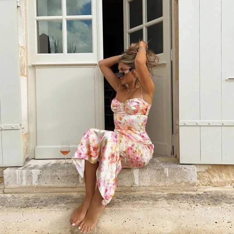 Summer 2025 Womens Floral Print Maxi Dress Sleeveless Beach Style Spaghetti Strap Slim Fit Long Dress for Birthday Party X260306