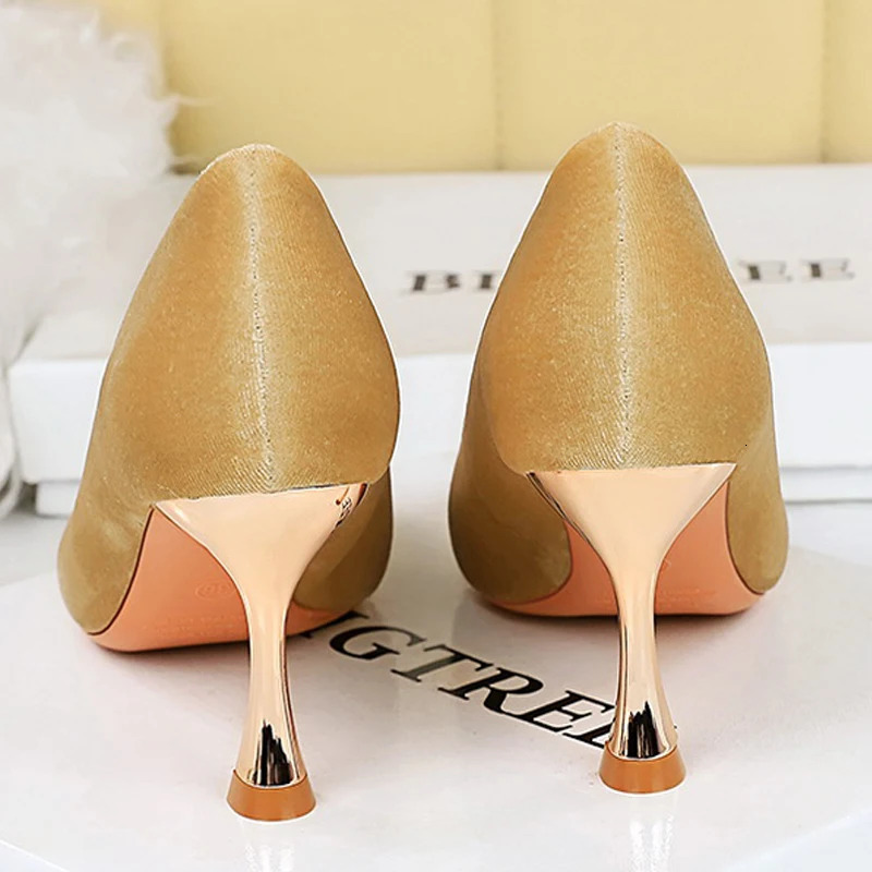 Large size 43 Women 7 Cm Heels Metal Pointed Women Pumps Fashion Kitten Heels Sexy Party Shoes Women Suede Lady Heels 260306