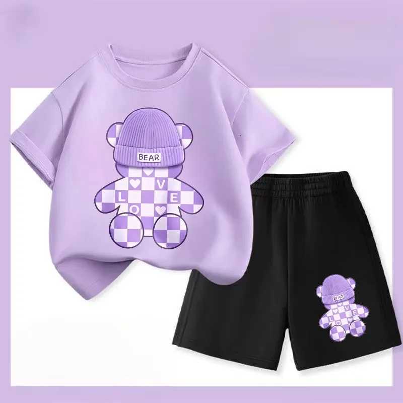 This kids' pink-purple checkered bear short-sleeve set is breathable, comfortable, making it a sweet and cool casual two-piece set for both boys 