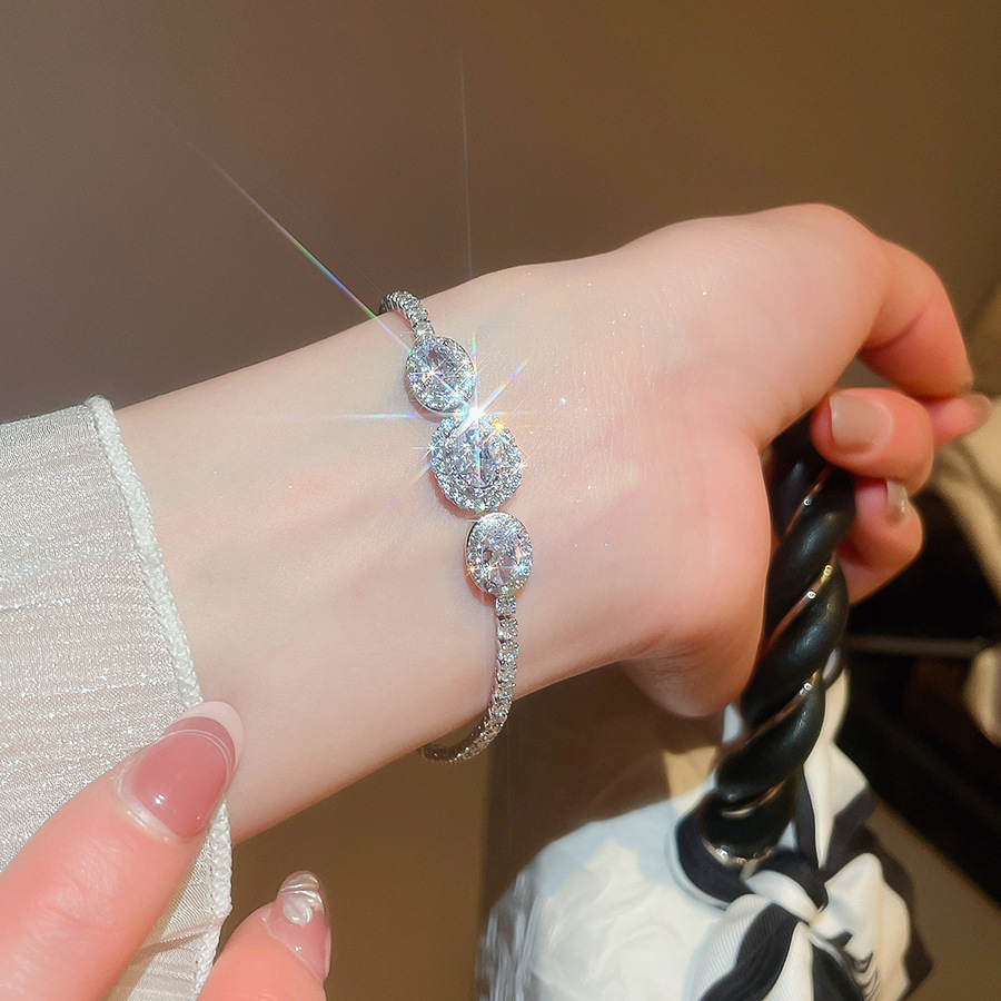European American cross-border minimalist zircon oval bracelet, light luxury high-end feel, fashionable and unique niche jewelry wholesale